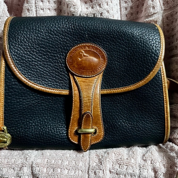 Vintage Dooney & Bourke Black and Brown All-Weather Leather Crossbody Bag πΌππΌπ - Picture 2 of 13